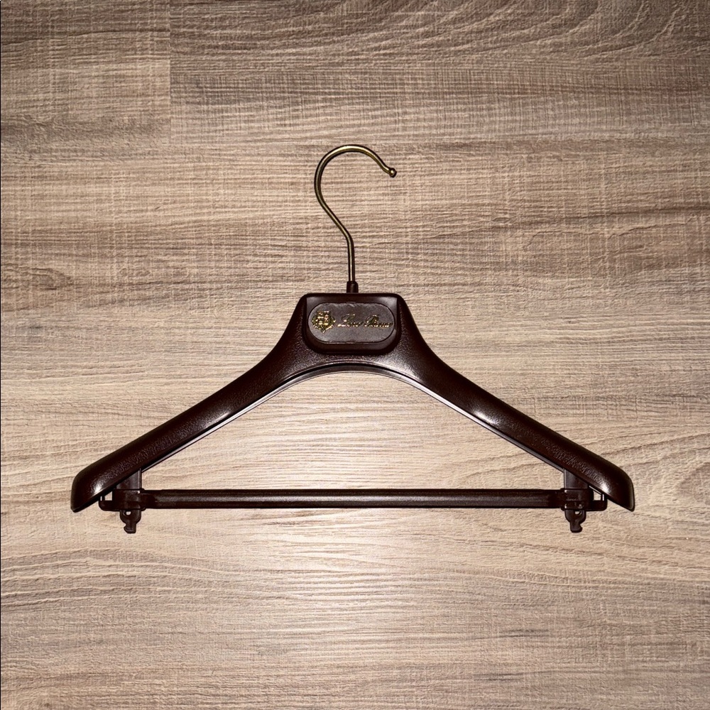 🤎💯 AUTHENTIC LORO PIANA BROWN HANGER 🤎